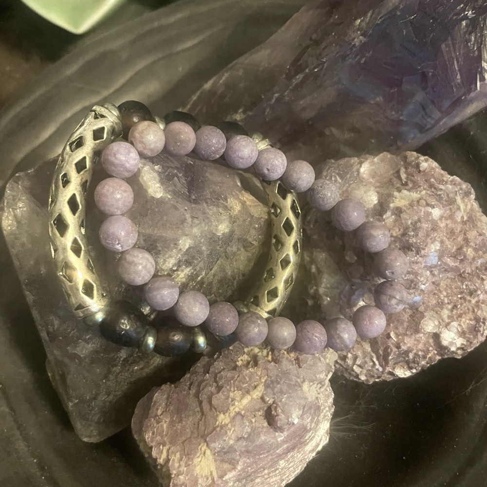 Purple Seaglass & silver stretch bracelet, lilac colored stone stretch bracelet